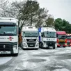 photo  champagné, lundi 5 janvier 2026. les camions ne peuvent plus circuler, la faute à la neige. ici sur le parking en face du restaurant l’escale. 