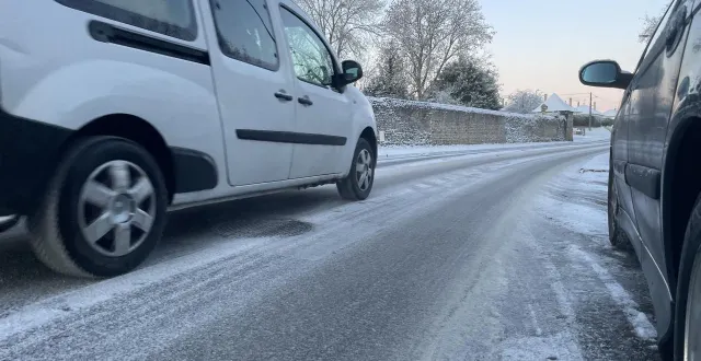 photo  neige et verglas, cocktail explosif de l’hiver quand on doit prendre sa voiture !  &copy;  ouest-france 