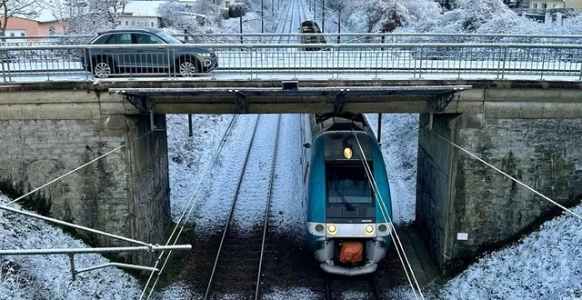 photo  la circulation des trains est fortement perturbée dans les pays de la loire. la sncf conseille de reporter son voyage.  &copy;  le maine libre 
