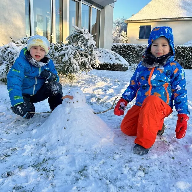 photo camille et nino sont ravis de faire l’école buissonnière à juigné-sur-loire.  ©  co - chloé bossard