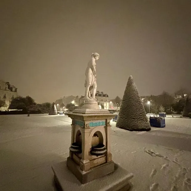 photo angers, lundi 5 janvier 2026. la cité angevine, sous un manteau blanc.  ©  co