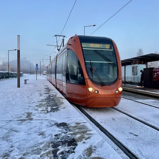 Le 6 janvier, le tramway a pu circuler normalement, au Mans, malgré la neige et le verglas. Le Maine Libre photo le 6 janvier, le tramway a pu circuler normalement, au mans, malgré la neige et le verglas. © le maine libre