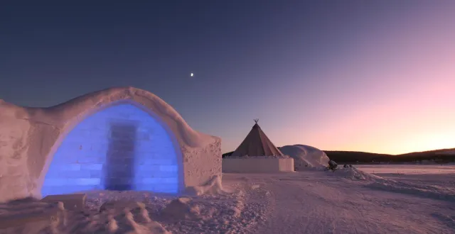photo  séjourner dans un hôtel de glace, une expérience unique à vivre notamment en laponie et en suède.  &copy;  istock - dan77 
