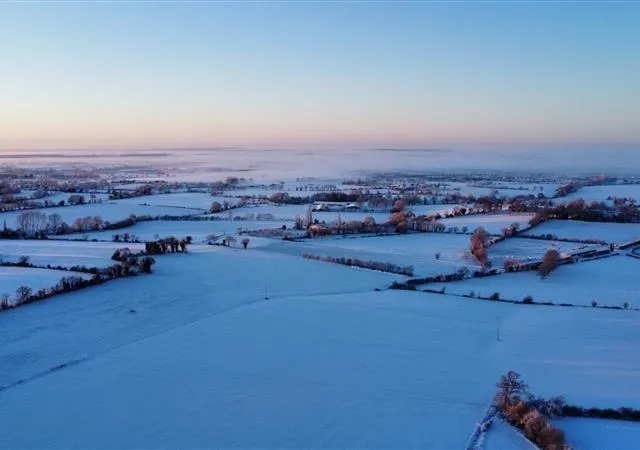 photo mardi 6 janvier 2026, la gaubretière (vendée). aux portes du maine-et-loire, les parcelles agricoles sont totalement recouvertes de neige.  ©  photo co