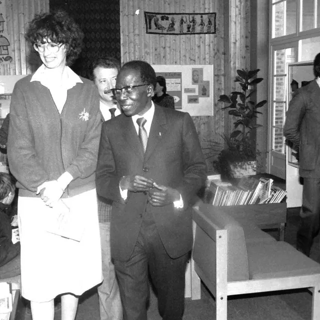 photo léopold sédar senghor à la bibliothèque de flers en 1985.  ©  ouest-france