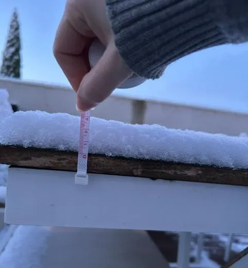 photo à angers, le manteau de neige mesurait 3 centimètres mardi matin.  ©  co