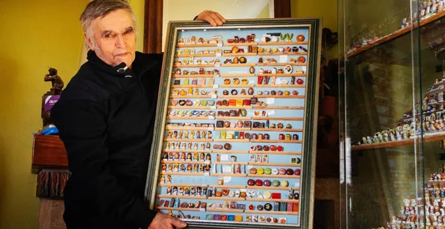 photo  michel blot et sa collection de fèves, à la chapelle-saint-rémy (sarthe), le samedi 3 janvier 2026.  &copy;  ouest-france 