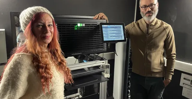 photo  nanou bresmal et sylvain lecointre dans l’une des trois cabines équipées de trois projections laser. un investissement conséquent pour l’avenir du cinéma ti hanok, à auray (morbihan).  &copy;  ouest-france 