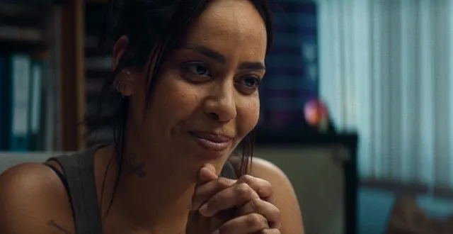 photo  amel bent dans ma frère  &copy;  superstructure 