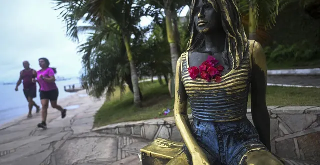 photo  une statue a été érigée en l’honneur de brigitte bardot, à búzios, au brésil, où l’actrice française, décédée le 28 décembre 2025, aimait se ressourcer.  &copy;  photo : afp/mauro pimentel 