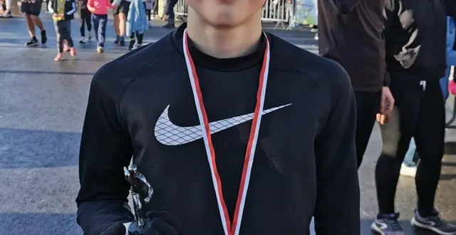 photo  aventin, 12 ans, de l’us beaufort rafle son tout premier trophée à la corrida d’arnage.  &copy;  le maine libre 