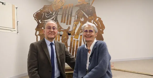 photo  claude davy, le maire de notre-dame-du-pé, a tenu à remercier publiquement son épouse, jeanne-marie, pour son dévouement durant les années de mandat de son mari.  &copy;  ouest-france 