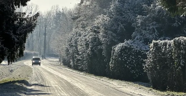 photo  après un nouvel épisode neigeux en sarthe dans la nuit du 6 au 7 janvier 2026, la circulation est perturbée sur de nombreux axes routiers.  &copy;  ouest-france 
