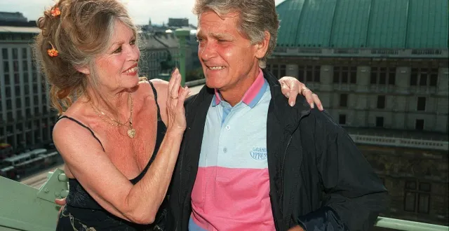 photo  brigitte bardot et son marie bernard d’ormale le 31 juillet 1998 à vienne (autriche).  &copy;  apa-picturedesk via afp 