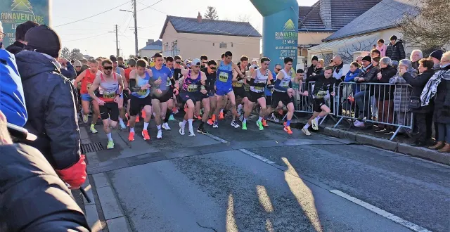 photo  15 h, le départ des 10 km vient d’être donné. la bagarre s’annonce rude chez les messieurs…  &copy;  le maine libre 