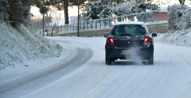photo  thorigné, le 6 janvier 2026. quels sont les bons gestes de conduite à adopter en cas de verglas ?  &copy;  co - marie delage 
