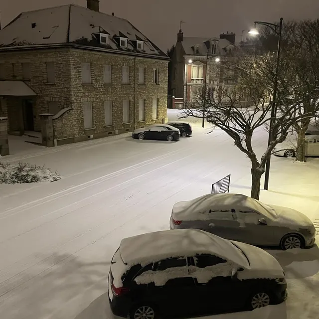 photo les chutes de neige ont de nouveau recouvert alençon, la ville-préfecture de l’orne, cette nuit.  ©  ouest-france