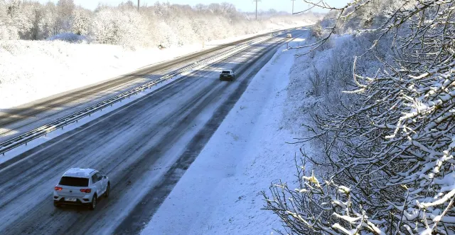 photo  la neige et le verglas sont encore présents ce matin dans le maine-et-loire.  &copy;  photo co - étienne lizambard 