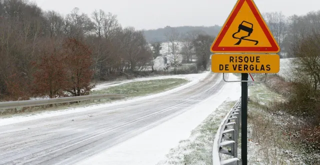 photo  les conditions de circulation sont délicates en cette matinée du mercredi 7 janvier sur les routes du segréen en maine-et-loire.  &copy;  archives thomas brégardis / ouest-france 