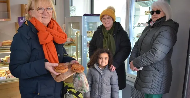 photo  malgré des difficultés de circulation le mardi 6 janvier, la boulangerie de guillaume gaugain a vu passer de nombreux clients, venus acheter une galette.  &copy;  le maine libre 