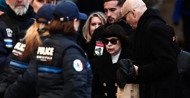 photo  mireille mathieu à son arrivée aux obsèques de brigitte bardot.  &copy;  afp - thibaud moritz 