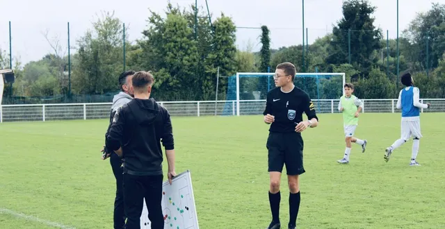 photo  le district de la sarthe a reçu trois caméras portatives que ses arbitres pourront porter.  &copy;  archives le maine libre 