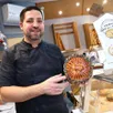photo  le boulanger-pâtissier de solesmes guillaume gaugain pose avec sa nouvelle galette salée aux rillettes et son trophée départemental de la meilleure galette aux amandes, qu’il vient tout juste de remporter. 