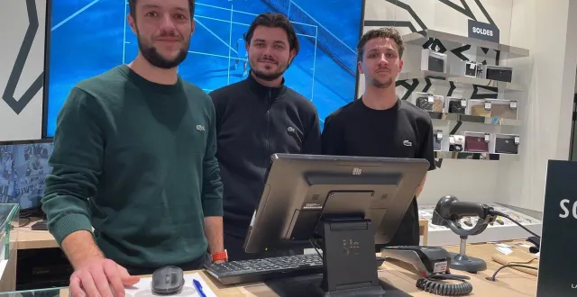 photo  « c’est un jour pour vendre des manteaux, mais pas pour sortir les acheter », résume timothé chapeau, chez lacoste, en centre-ville du mans (sarthe).  &copy;  ouest-france 