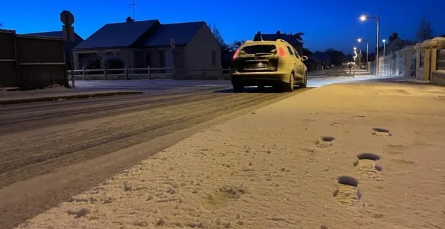 photo  les automobilistes ont dû faire preuve de beaucoup de prudence sur les routes, y compris dans la traversée des bourgs.  &copy;  ouest-france 