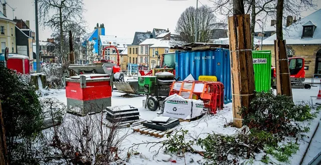 photo  les travaux d’aménagement urbain et de voirie ont été mis en suspens depuis le début de la semaine en raison des intempéries neigeuses.  &copy;  photo le maine libre – yvon loué 