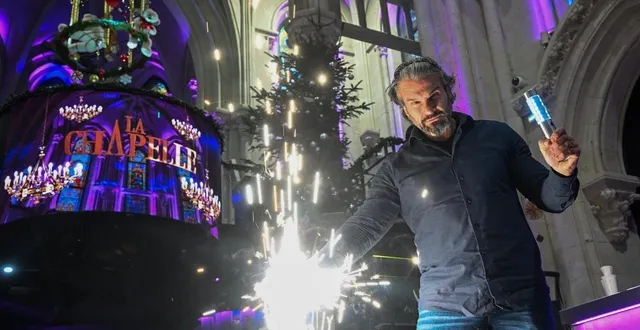 photo  angers, rue cordelle, 7 janvier 2025. un boîtier posé au sol qui envoie des étincelles froides pour faire le show, des bougies led sur les bouteilles de champagne : deux alternatives adoptées par olivier boullard, patron de la chapelle, pour remplacer les bougies incandescentes.  &copy;  co - laurent combet 