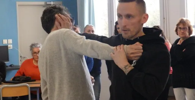 photo  les enseignants du collège sainte-émilie ont été très attentifs aux conseils d’autodéfense professés par le candéen kilian cornu.  &copy;  co 