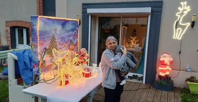 photo  bien que les fêtes soient finies, les décorations installées devant la maison de sandra monneau sont encore visibles un moment en janvier.  &copy;  co 