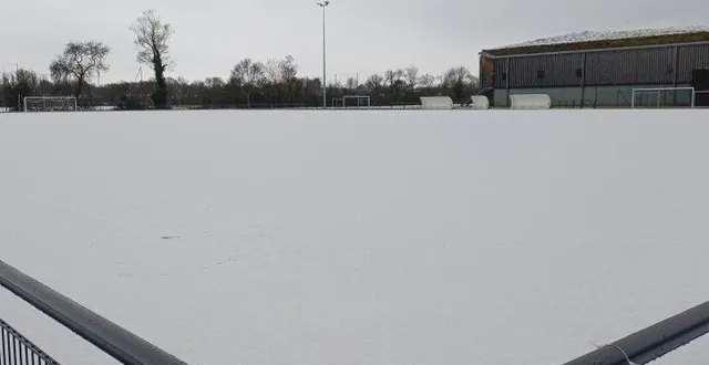 photo  le terrain « toutes saisons » porte bien son nom à bellevigne-en-layon.  &copy;  co 