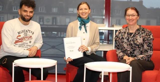 photo  sacha purcha entourée par les agents du patrimoine, nordine akhattab et catherine delaunay.  &copy;  ouest-france. 