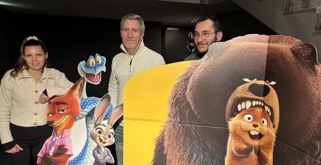 photo  l’équipe du cinéma le kid à la flèche (sarthe).  &copy;  ouest-france 