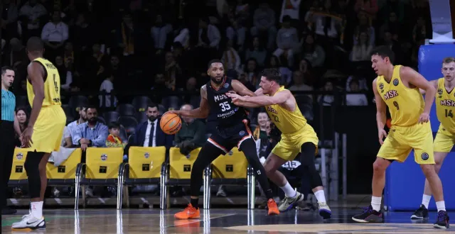 photo  tashawn thomas et le msb veulent finir le travail contre mersin ce jeudi à antarès.  &copy;  fiba basketball 