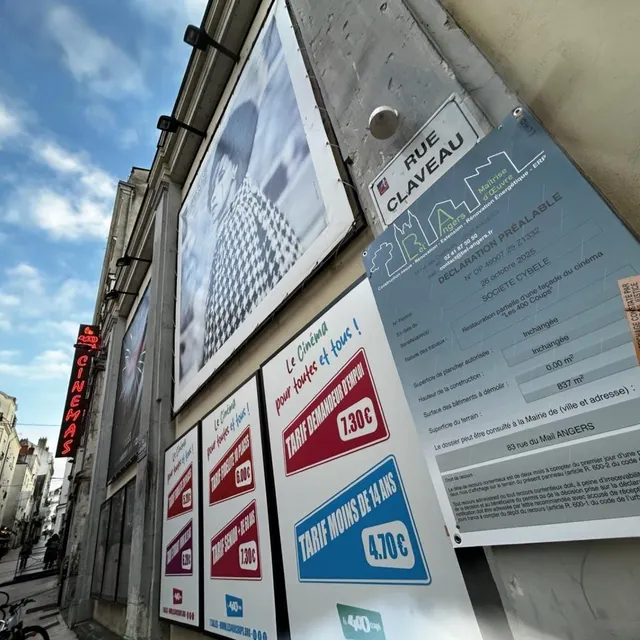 photo angers, lundi 5 janvier 2026. la façade du cinéma art et essai de la ville va être refaite avant le retour des 12 affiches de film.  ©  co