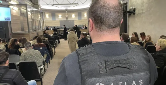 photo  la salle d’audience du tribunal judiciaire d’alençon est pleine, ce jeudi 8 janvier 2026.  &copy;  ouest-france 