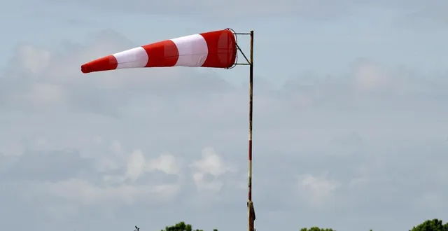 photo  depuis 2001, météo france a déclenché la vigilance rouge pour vents violents à trois reprises en normandie.  &copy;  archives ouest-france 