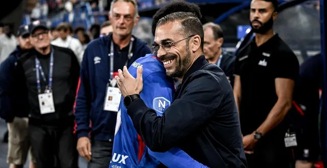 photo  reda hammache, directeur du recrutement, et le sm caen semblent tenir leur première recrue.  &copy;  martin roche / ouest-france 