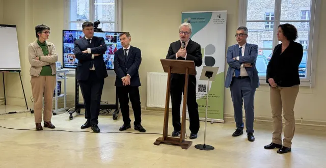 photo  chantal jourdan, députée ; hervé tourmente, préfet de l’orne ; joaquim pueyo, maire d’alençon ; patrick faugerolas, directeur de l’hôpital ; bertrand deniaud, vice-président de la région normandie et sophie douvry, vice-présidente du conseil départemental.  &copy;  ouest-france 
