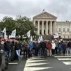 photo  un rassemblement de soutien était organisé par la fdsea, les ja49 et les entrepreneurs des territoires à 13 h 30 devant le palais de justice d’angers. 