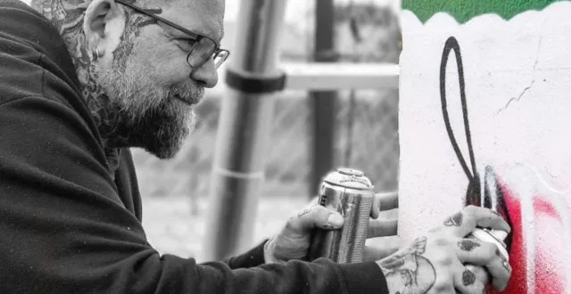 photo  le graffeur vincent dupé a orné de nombreux murs dans sa commune de mazé et aux alentours.  &copy;  dr 