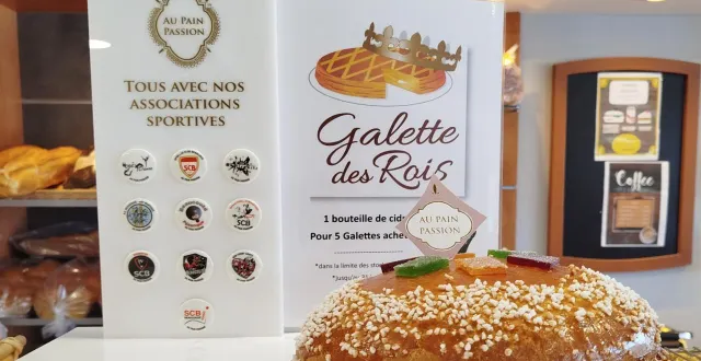 photo  les dix fèves aux couleurs des associations de la commune.  &copy;  co 