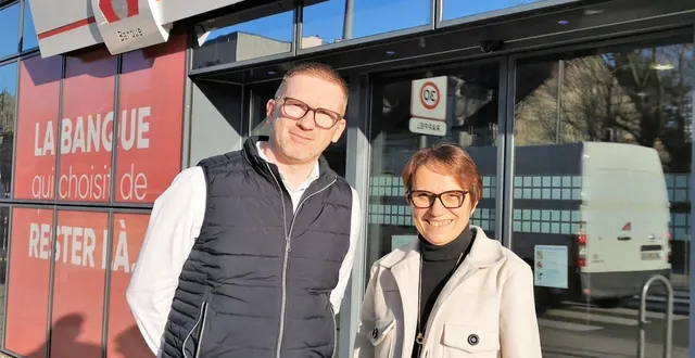 photo  cédric bebin succède à maryse boulard à la direction du crédit mutuel d’arnage.  &copy;  le maine libre. 