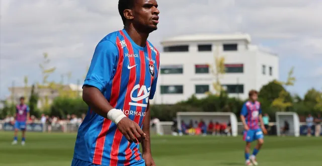 photo  ronny labonne, latéral droit du sm caen.  &copy;  marc olejnik 