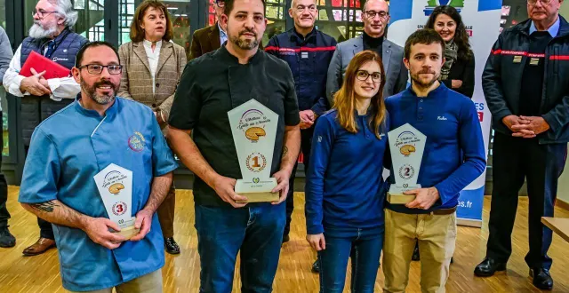photo  la remise des trophées pour la meilleure galette (ici la catégorie amandes) se déroule chaque année au service départemental d’incendie et de secours de la sarthe.  &copy;  photo le maine libre – yvon loué 