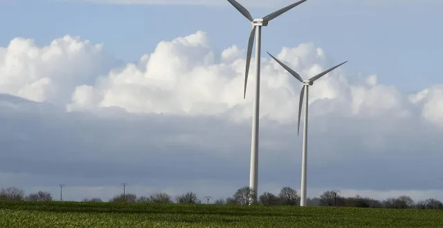 photo  les agriculteurs propriétaires des terres sur lesquelles les éoliennes pourraient être construites ne veulent plus renouveler leur promesse de bail.  &copy;  documentation co – marie delage 