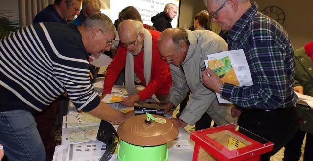 photo  dix-neuf changéens se sont portés volontaires pour le piégeage du frelon asiatique lors de la première opération commencée en 2025.  &copy;  le maine libre 